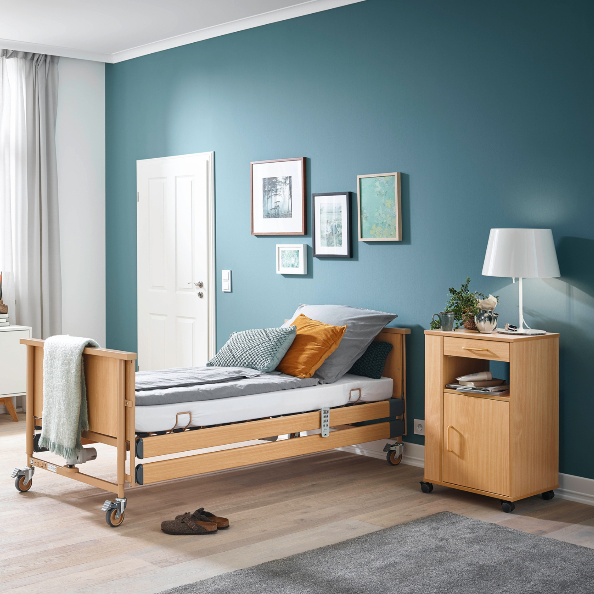 Recova Homecare Bed with Safety Sides & Lifting Pole